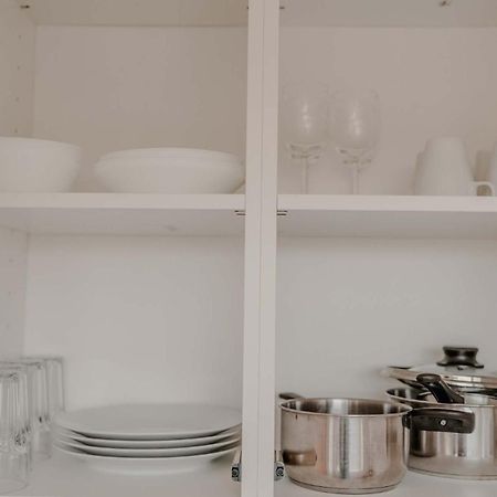 Apartment Mit Kueche, Arbeitsplatz Und Xxl Sofa Neuss Eksteriør billede