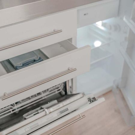Apartment Mit Kueche, Arbeitsplatz Und Xxl Sofa Neuss Eksteriør billede