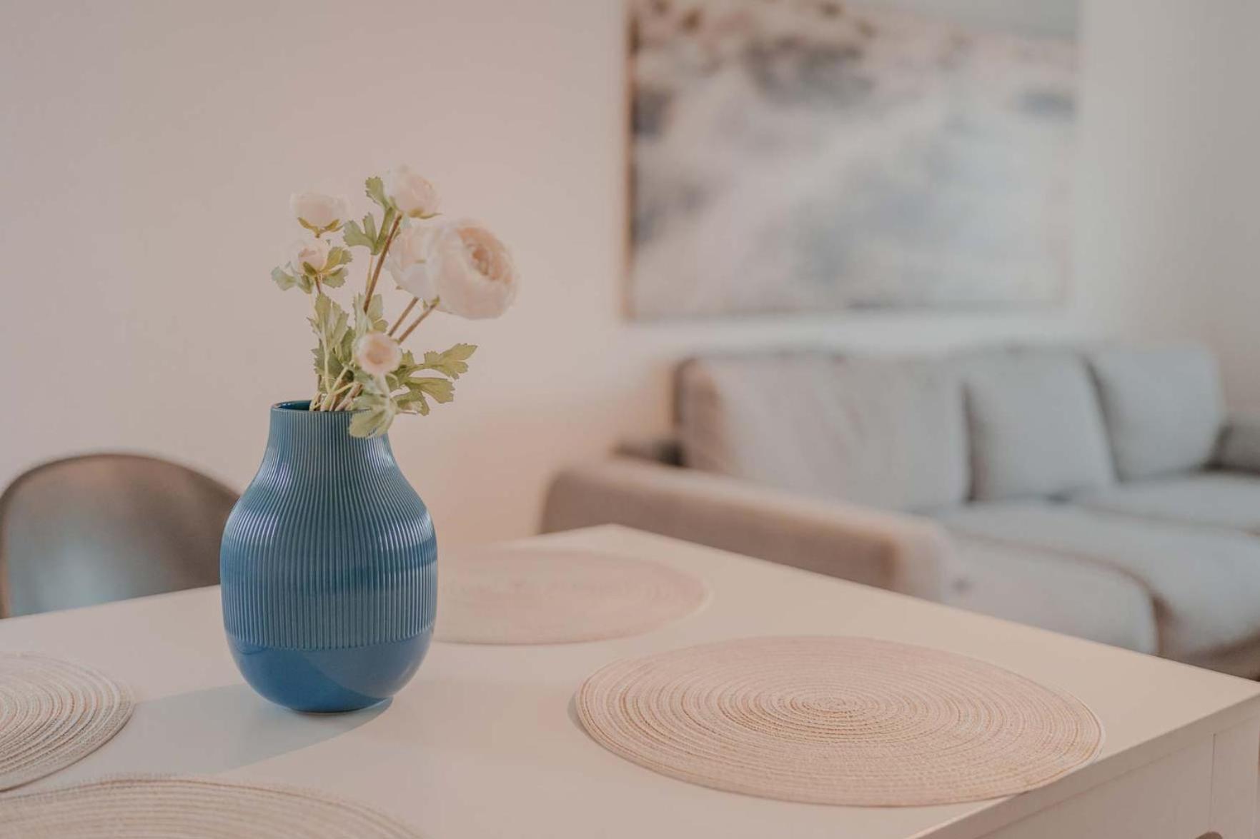 Apartment Mit Kueche, Arbeitsplatz Und Xxl Sofa Neuss Eksteriør billede