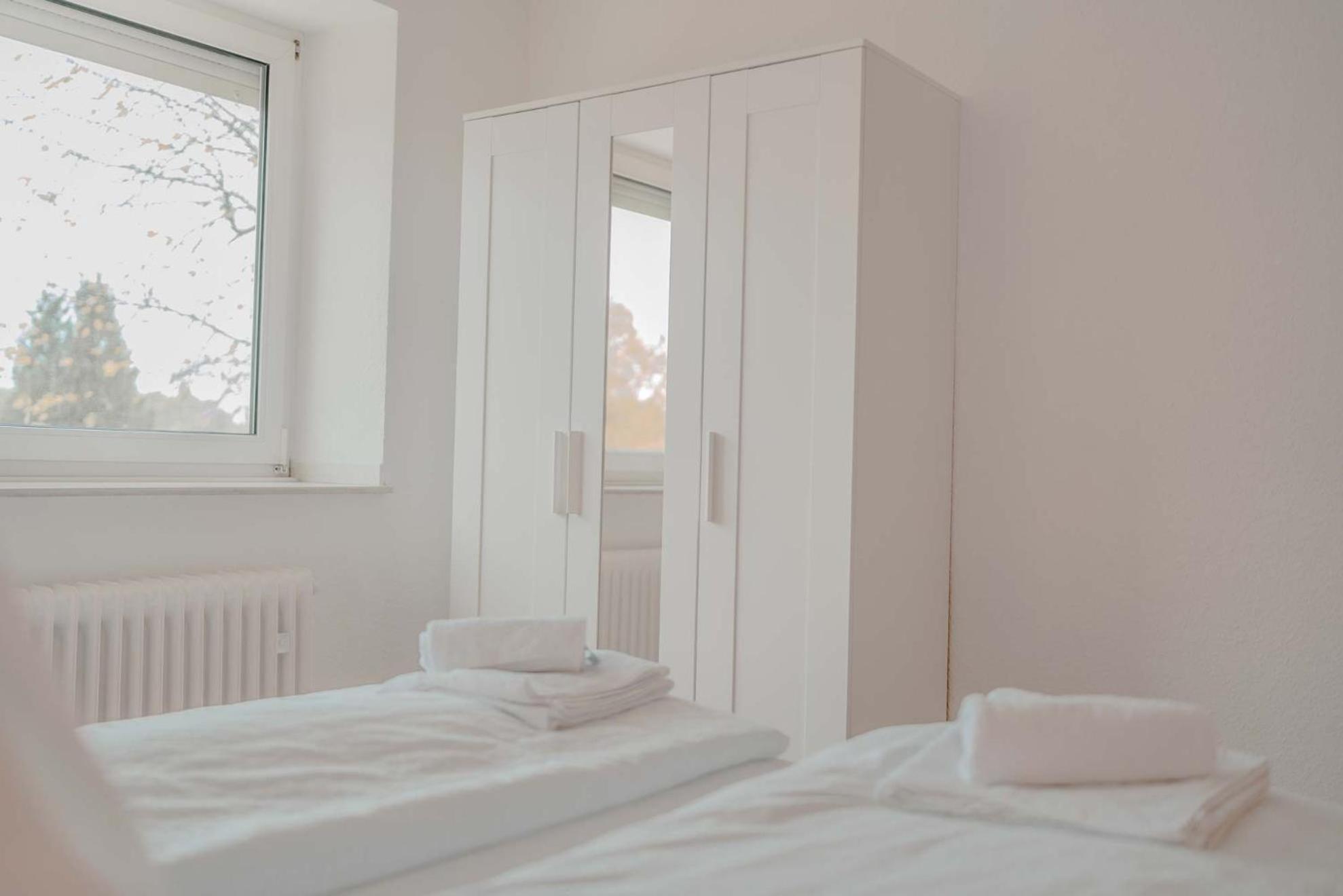 Apartment Mit Kueche, Arbeitsplatz Und Xxl Sofa Neuss Eksteriør billede