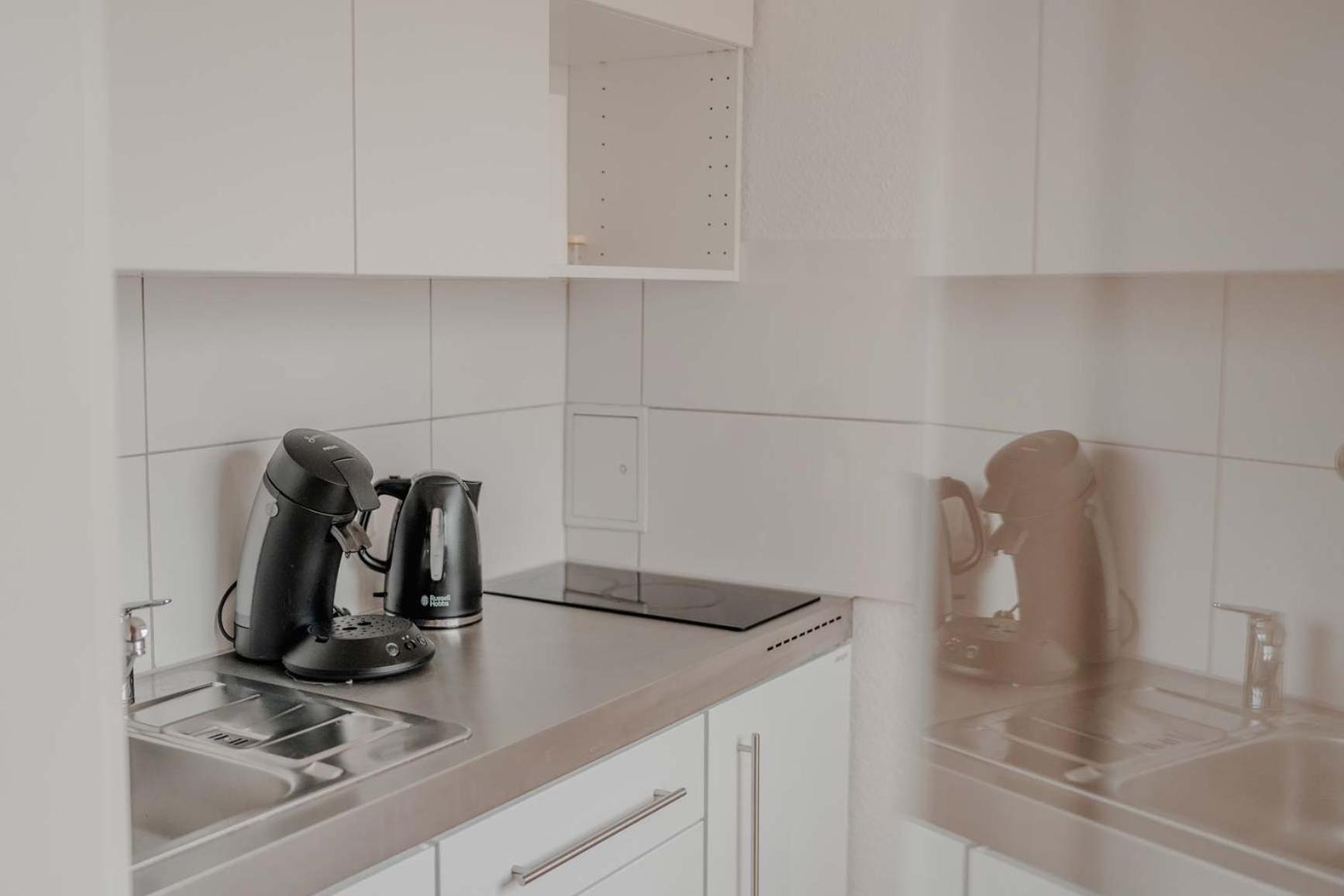 Apartment Mit Kueche, Arbeitsplatz Und Xxl Sofa Neuss Eksteriør billede