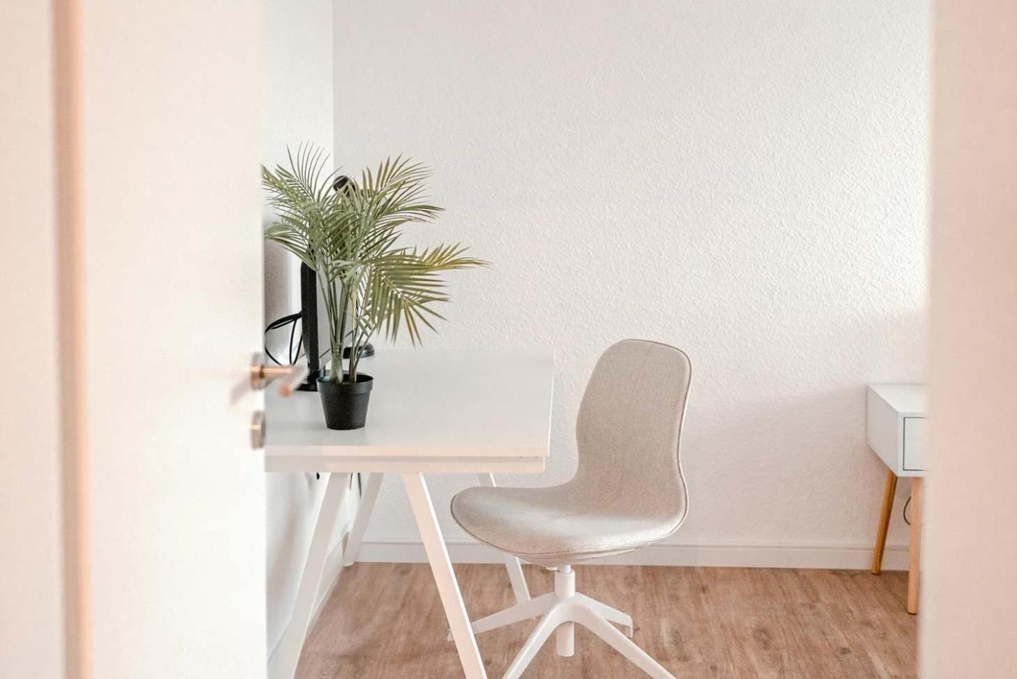 Apartment Mit Kueche, Arbeitsplatz Und Xxl Sofa Neuss Eksteriør billede