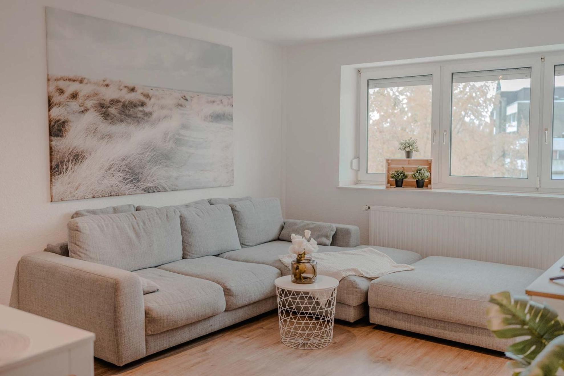 Apartment Mit Kueche, Arbeitsplatz Und Xxl Sofa Neuss Eksteriør billede